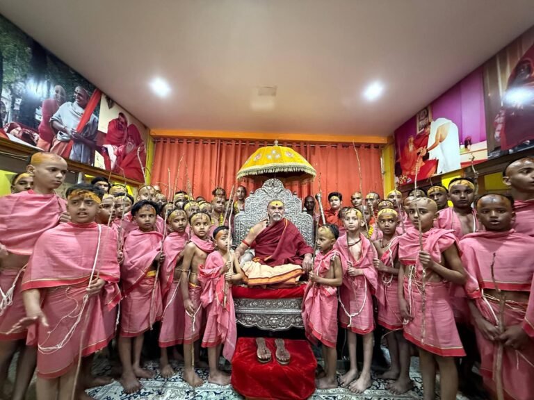 असम राज्य के 7 वर्षीय छात्र अथर्व कश्यप सहित 49 छात्रों ने सनातन धर्म का मार्ग अपनाया