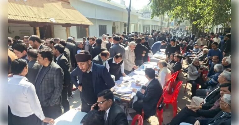 मुजफ्फरनगर डिस्ट्रिक्ट बार एसोसिएशन चुनाव में 1911 वकीलों ने डाले वोट; अध्यक्ष पद पर कड़ा मुकाबला