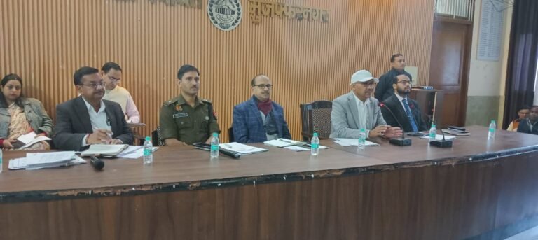 जनपद में 72 परीक्षा केन्द्रों पर 18 से होगी बोर्ड परीक्षाएं, तैयारियों को लेकर अफसरों संग मंथन