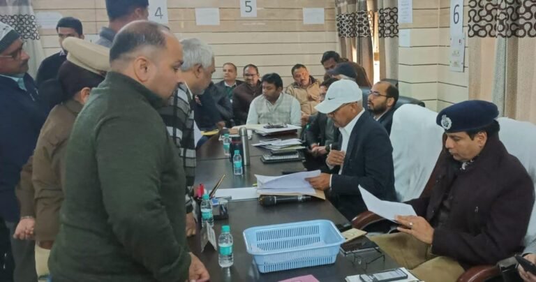 डीएम-एसएसपी ने तहसील में सुनी फरियादियों की समस्या, प्राप्त 59 शिकायतों में 5 का किया निस्तारण