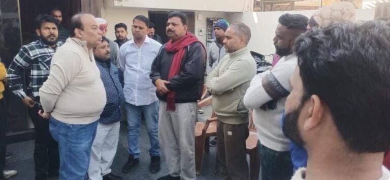 पालिका के 397 आउटसोर्स कर्मियों को नहीं मिला 3 माह से वेतन,  चेयरपर्सन आवास पर जाकर सुनाई अपनी पीड़ा