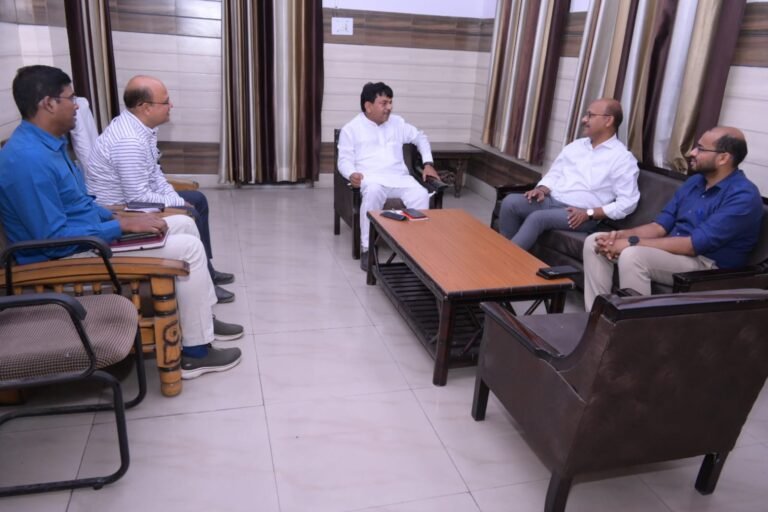 गैस आपूर्ति की समस्या पर मंत्री कपिल देव ने अधिकारियों को तलब कर की समीक्षा बैठक