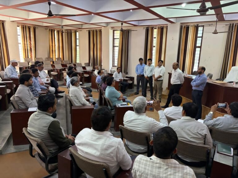 विकास भवन में डीएम की अध्यक्षता में बैठक आयोजित