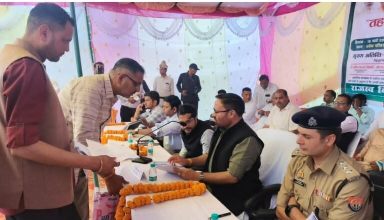 तहसील आपके द्वार कार्यक्रम में सुनी गई जन समस्याएं, अधिकारियों को दिए त्वरित निस्तारण के निर्देश