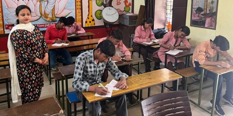 परिषदीय स्कूलों में हुई गणित व संस्कृत की वार्षिक परीक्षाएं
