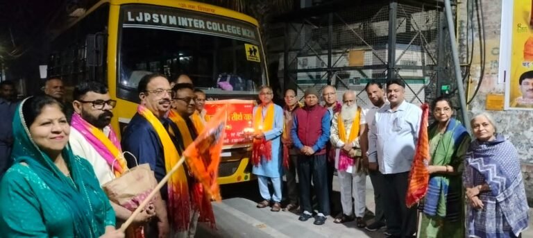 अयोध्या कार सेवकों को निमंत्रण, वंदे भारत ट्रेन से हुए कार सेवक रवाना