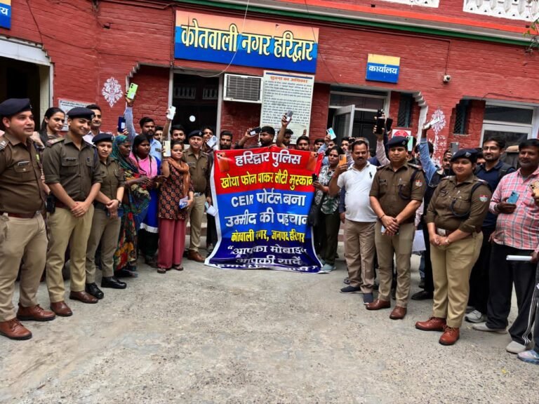 हरिद्वार नगर कोतवाली पुलिस ने बरामद किए 50 लाख रुपए कीमत के 120 मोबाइल