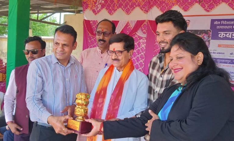 राज्य स्तरीय आमंत्रण ओपन पुरुष कबड्डी प्रतियोगिता की चैम्पियन बनी मुज़फ्फरनगर की टीम