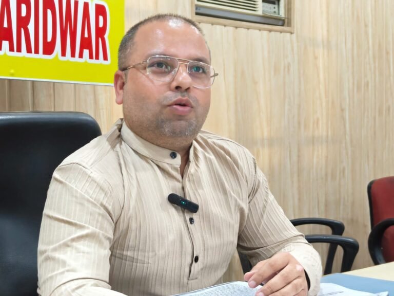 एसएसपी से की दो उपनिरीक्षकों पर मुकदमा दर्ज करने की मांग