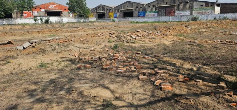 जानसठ रोड पर गरजा एमडीए का महाबली, मचा हड़कंप