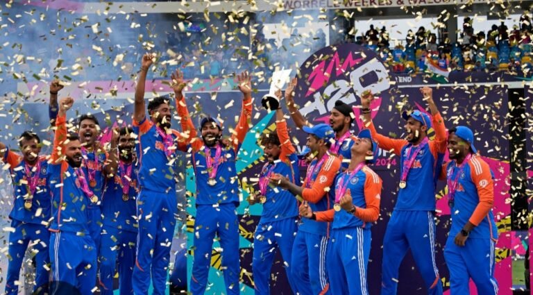 भारत की वर्ल्ड कप टी 20 में ऐतिहासिक जीत पर शिव चौक पर जश्न का माहौल