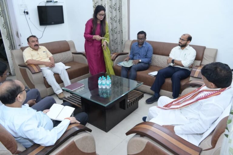 जनसुविधाओं के विस्तार और स्मार्ट सिटी निर्माण पर फोकस, मंत्री कपिल देव की अहम बैठक