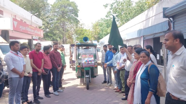 संचारी रोग नियंत्रण अभियान का शुभारंभ, रिक्शा रैली को हरी झंडी दिखाकर किया रवाना