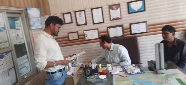 स्वास्थ्य विभाग की सख्ती, पुरकाजी में निरीक्षण, अनियमितताओं पर नोटिस जारी
