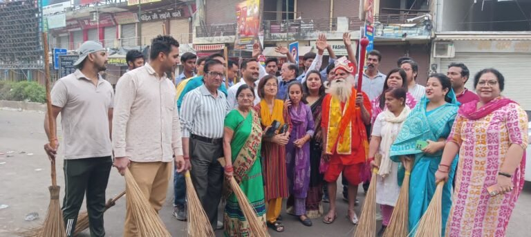 नगर में चलाया स्वच्छता अभियान, जगाई स्वच्छता की अलख