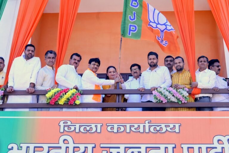 पार्टी कार्यालय पर धूमधाम के साथ मनाया गया भाजपा का स्थापना दिवस