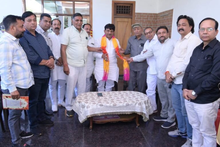 ब्राह्मण समाज की विराट बैठक में योगी की जनसभा में जनसैलाब लाने का संकल्प