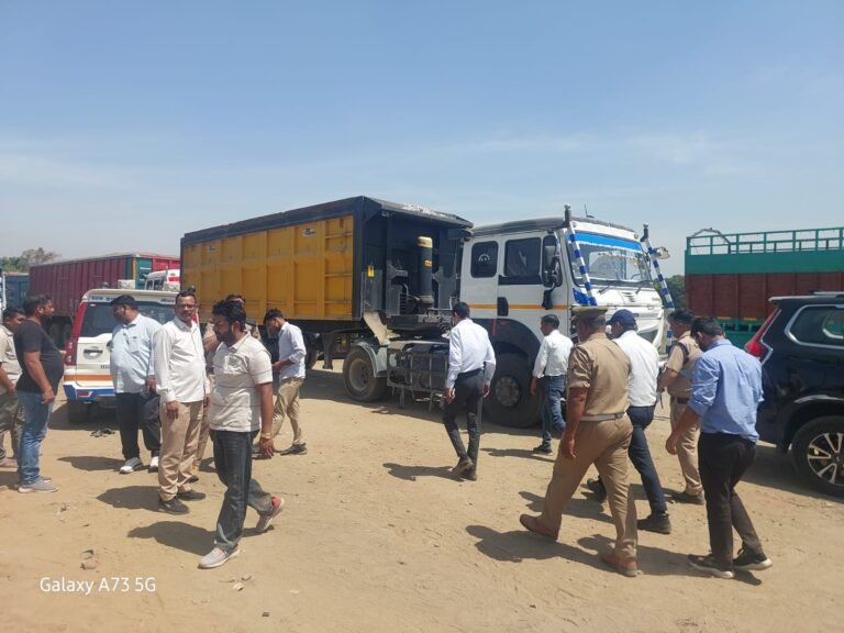 सहायक संभागीय परिवहन विभाग की टीम द्वारा ओवरलोड खनन वाहनों के विरुद्ध अभियान चलाया