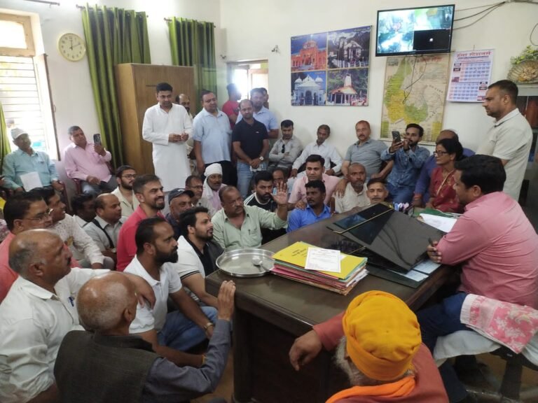 कांग्रेस कार्यकर्ताओं ने की उपभोक्ताओं को समय पर गैस सिलेंडर उपलब्ध कराने की मांग