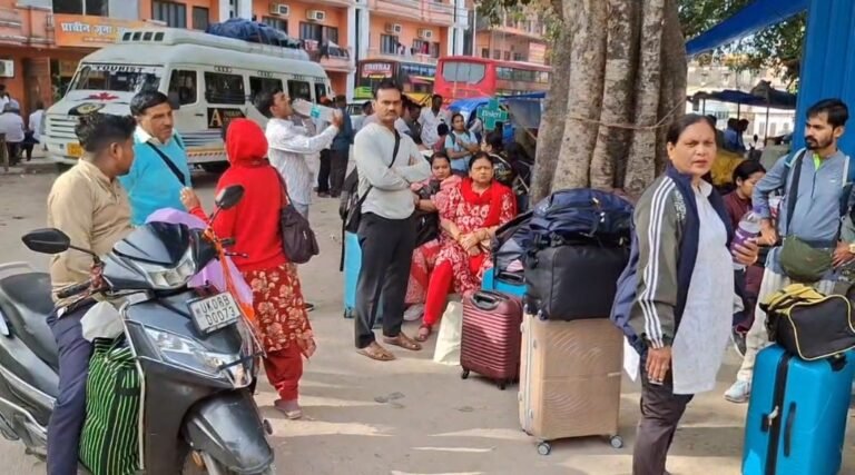 मायादेवी मंदिर में पूजा अर्चना के बाद चारधाम यात्रा रवाना हुआ यात्रियों का पहला जत्था