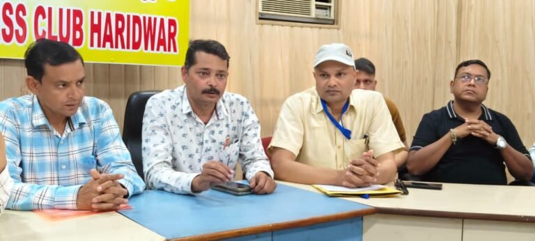 कर्मचारियों ने उठाई पुरानी पेंशन योजना को बहाल करने की मांग