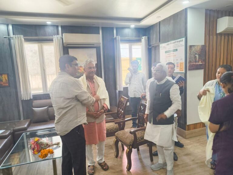 बहादराबाद में जया मैक्सवेल अस्पताल पहुंचे सांसद व कैबिनेट मंत्री, हुआ भव्य स्वागत