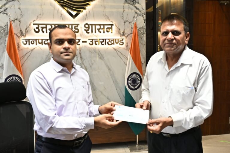 हरिद्वार जिलाधिकारी ने किया डा.नरेश चौधरी को नेक राह वीर सम्मान से सम्मानित