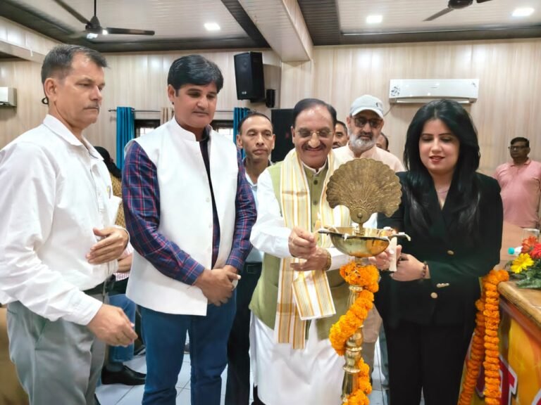 हिंदी पत्रकारिता द्विशताब्दी समारोह आर्थिक उदारीकरण बनाम बाजारीकरण के दौर में मीडिया की भूमिका पर चर्चा