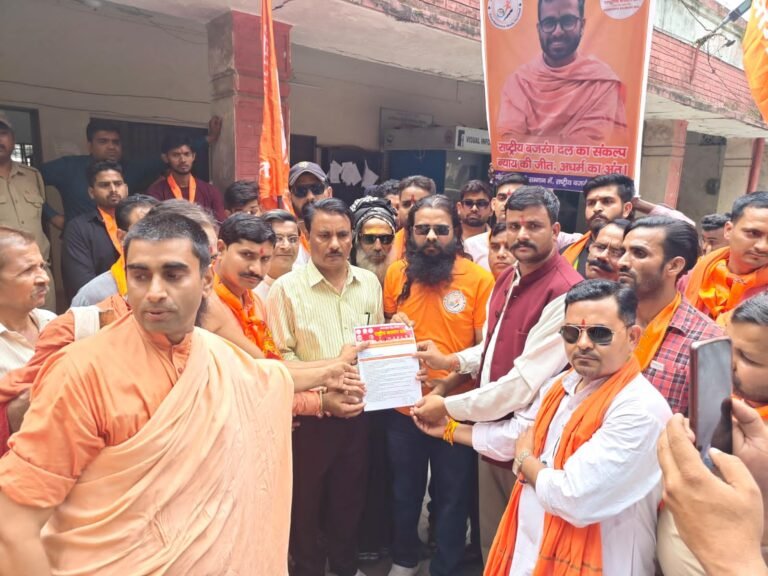 खट्टर बंधुओं की गिरफ्तारी के खिलाफ हिंदुवादी संगठनों ने निकाला विरोध जुलूस