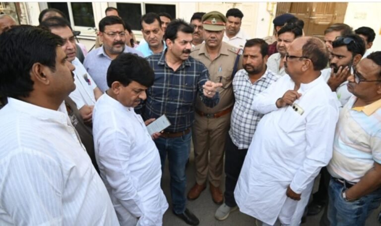 निर्माण कार्य कराने के लिए रेलवे ने बुल्डोजर से ध्वस्त करा दिया पालिका का सौन्दर्यकरण