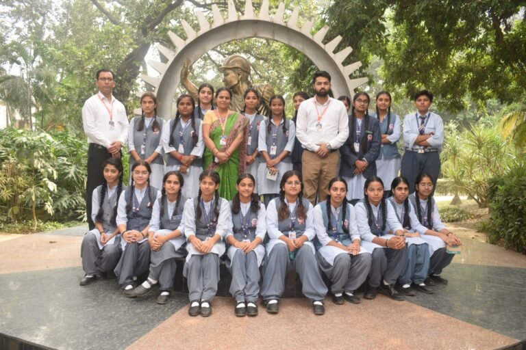 गोल्डन पब्लिक स्कूल, मुजफ्फरनगर के विद्यार्थियों ने किया श्री राम कॉलेज का शैक्षणिक भ्रमण