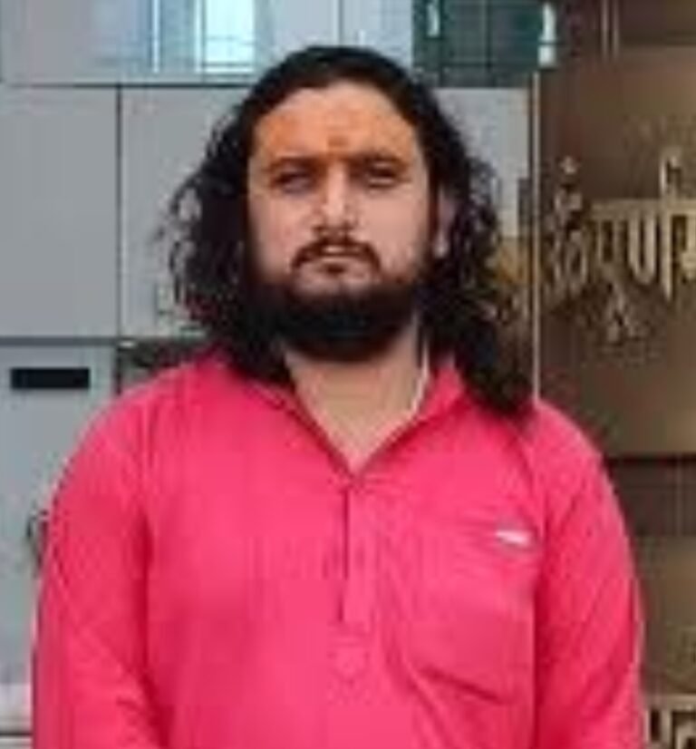 संस्कृत विद्यालयों में प्रधानाचार्यो और शिक्षकों की नियुक्ति करे सरकार-महंत शुभम गिरी