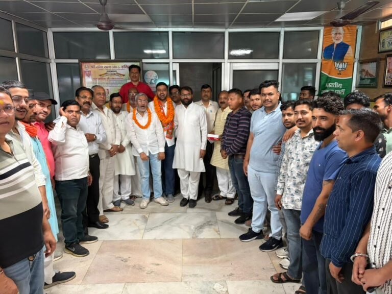 भाजपा का बढ़ा कुनबा, साथियों संग शामिल हुए कुमाऊं सांस्कृतिक एकता समिति के अध्यक्ष
