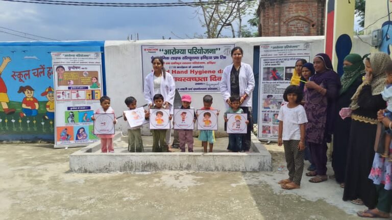 जिला शिक्षा अधिकारी ने किया टिक्कमपुर विद्यालय का औचक निरीक्षक, मिड-डे-मील चखा, की तारीफ