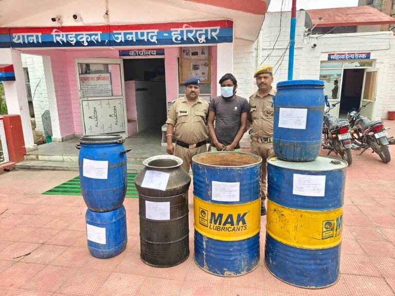 कच्ची शराब समेत आरोपी को पुलिस ने किया गिरफ्तार