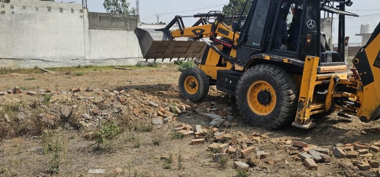 जानसठ रोड पर करीब 86 बीघा अवैध प्लाटिंग पर गरजा एमडीए का महाबली