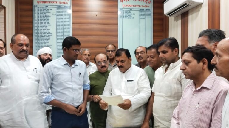 कमर्शियल गैस सिलेंडर एलपीजी की कीमतों में की गई भारी बढ़ोतरी को वापस लेने की मांग