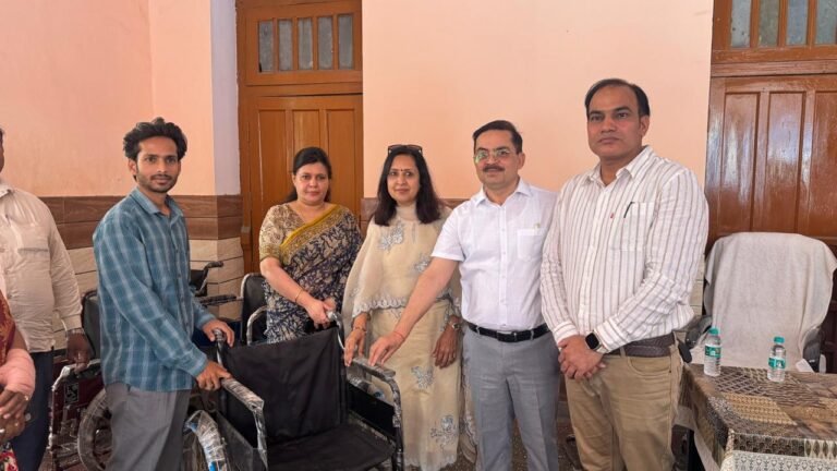 चेयरमैन मीनाक्षी स्वरूप ने 9 नगरीय आयुष्मान आरोग्य मंदिरों को भेंट की व्हील चेयर