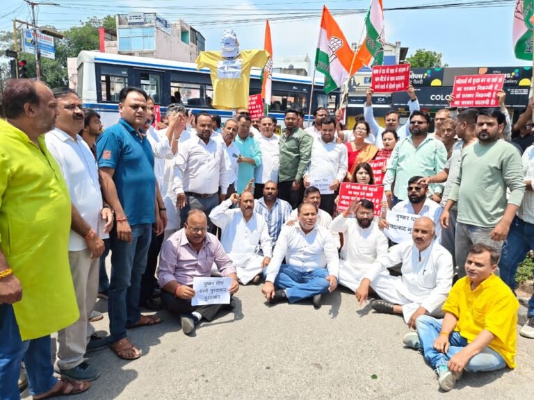 चंपावत प्रकरण को लेकर कांग्रेस ने सरकार के खिलाफ प्रदर्शन,  पुतला फूंका, मामले की निष्पक्ष जांच की मांग