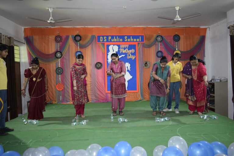 डीएस पब्लिक स्कूल ने मदर्स डे पर  किया मातृशक्ति को नमन
