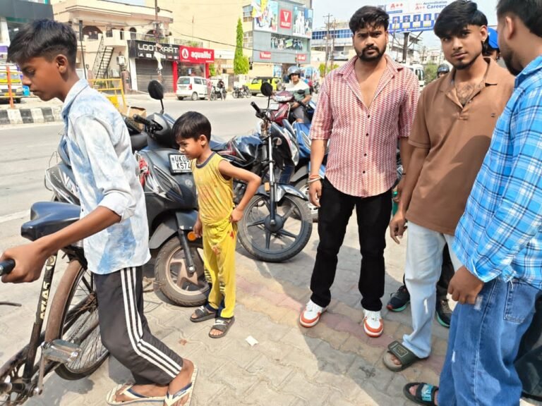 आवारा कुत्तों का आतंक, हीरा कॉम्पलेक्स में दस वर्षीय बच्चे पर किया हमला