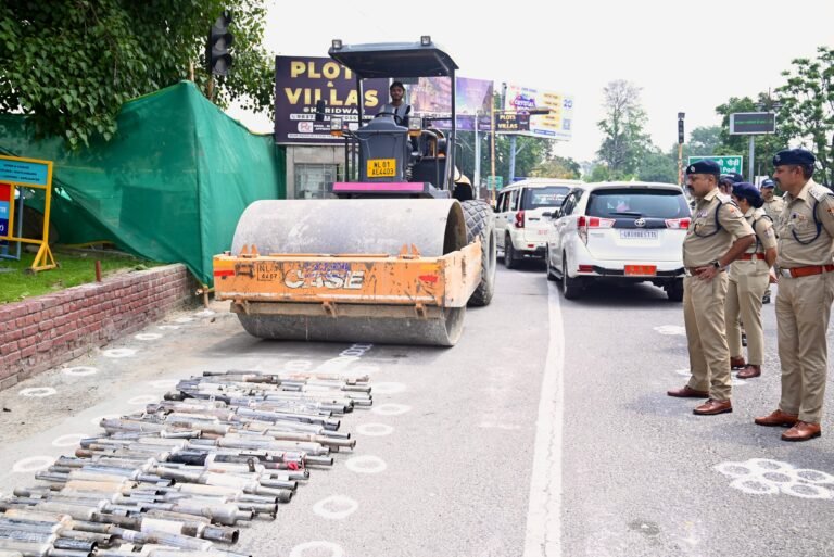 पुलिस ने किया सड़क सुरक्षा जीवन रक्षा जागरूकता कार्यक्रम का आयोजन