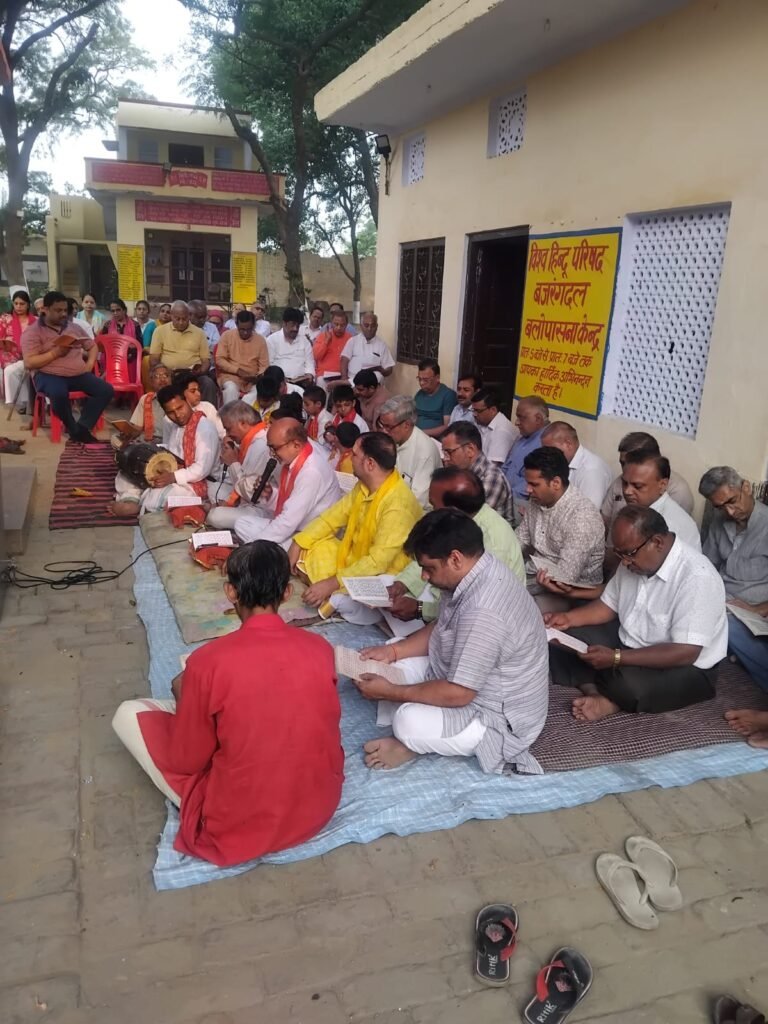 अखंड आनंद आश्रम गंग नहर खतौली  पर सुन्दर काण्ड का पाठ
