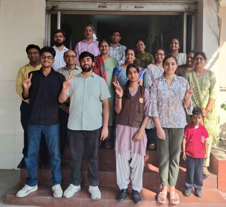 सीबीएसई 12वीं के परीक्षा परिणाम में छाए डीएस पब्लिक स्कूल के होनहार