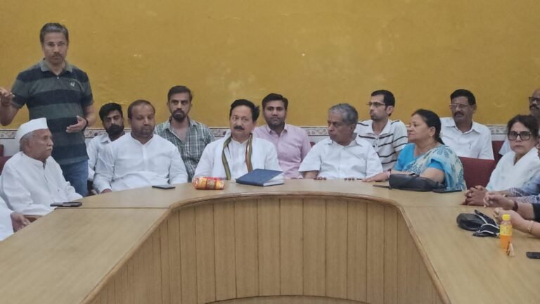 कांग्रेस कार्यकर्ताओं ने बैठक कर संगठन विस्तार और राजनीतिक रणनीति पर चर्चा