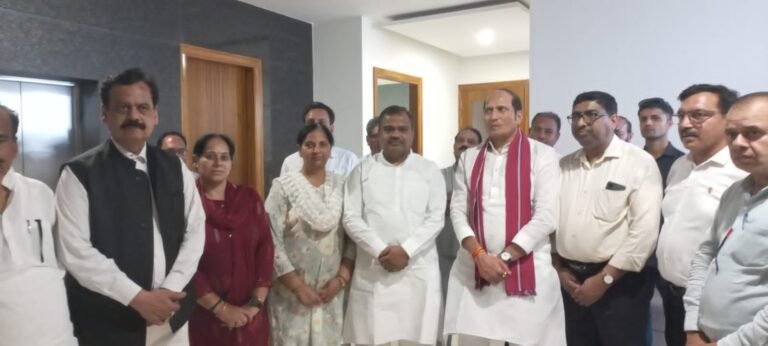 वरिष्ठ भाजपा नेता सुभाष चौहान के आवास पहुंचे सुरेश राणा, हुआ भव्य स्वागत