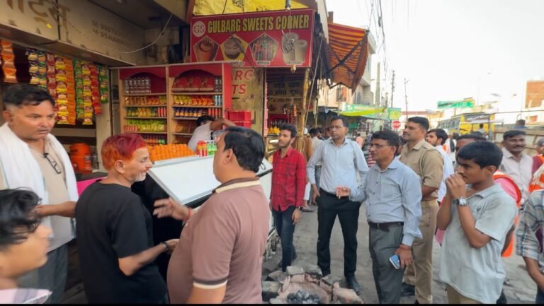 खतौली में पालिका ने चलाया अतिक्रमण हटाओ अभियान, वसूला जुर्माना