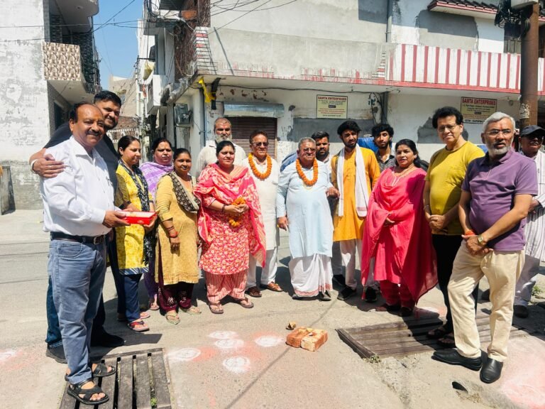 मेयर किरण जैसल ने किया गलियों के पुनर्निर्माण कार्य का उद्घाटन