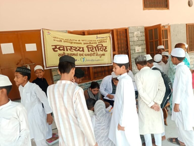 मदरसा दारुल उलूम रशीदिया में लगा ऐतिहासिक एडोलिसेंट हेल्थ कैंप