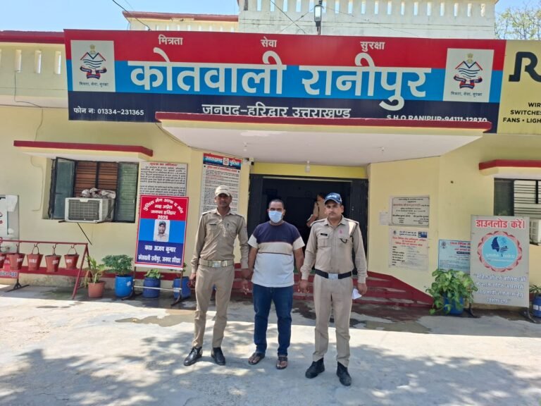 चोरी के मामले में फरार आरोपी को पुलिस ने किया गिरफ्तार
